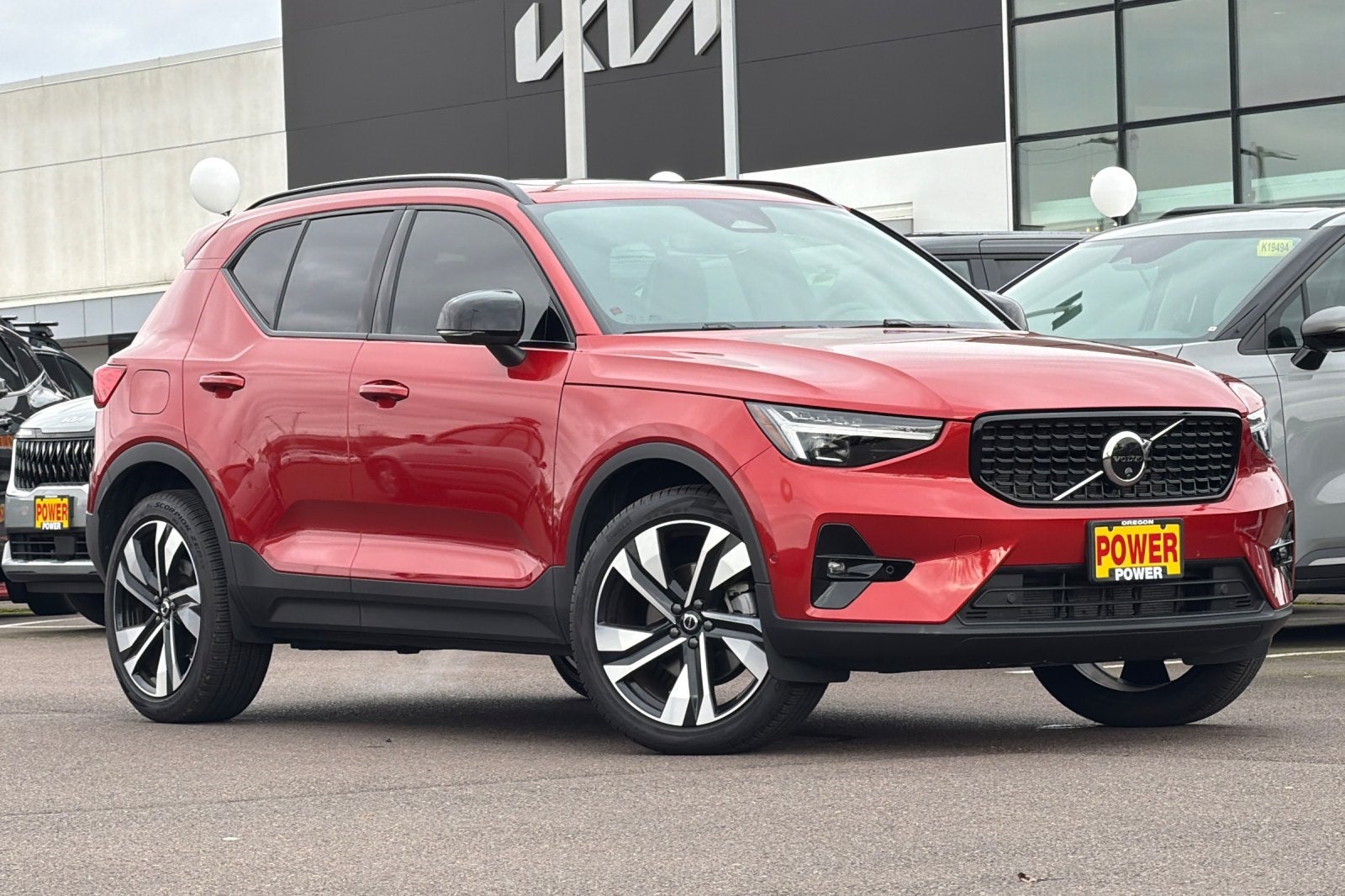2025 Volvo XC40 B5 Ultra Dark Theme