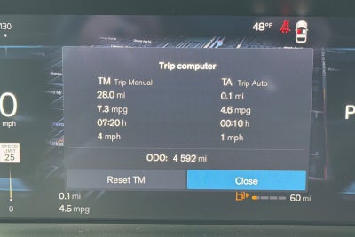 2025 Volvo XC40 B5 Ultra Dark Theme